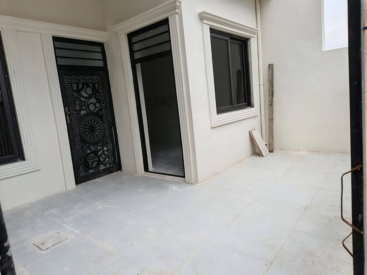 #اعلان 1946
دار120م للبيع #حي_النداء
قرب جامع حمد المفرجي
#طابقين
واجهه 6.5 طابو صرف
بناء صفر نضام دكت
طابو باسم شخص واحد 
#السعر 120 مليون مع المجال 
للاستفسار ***********
