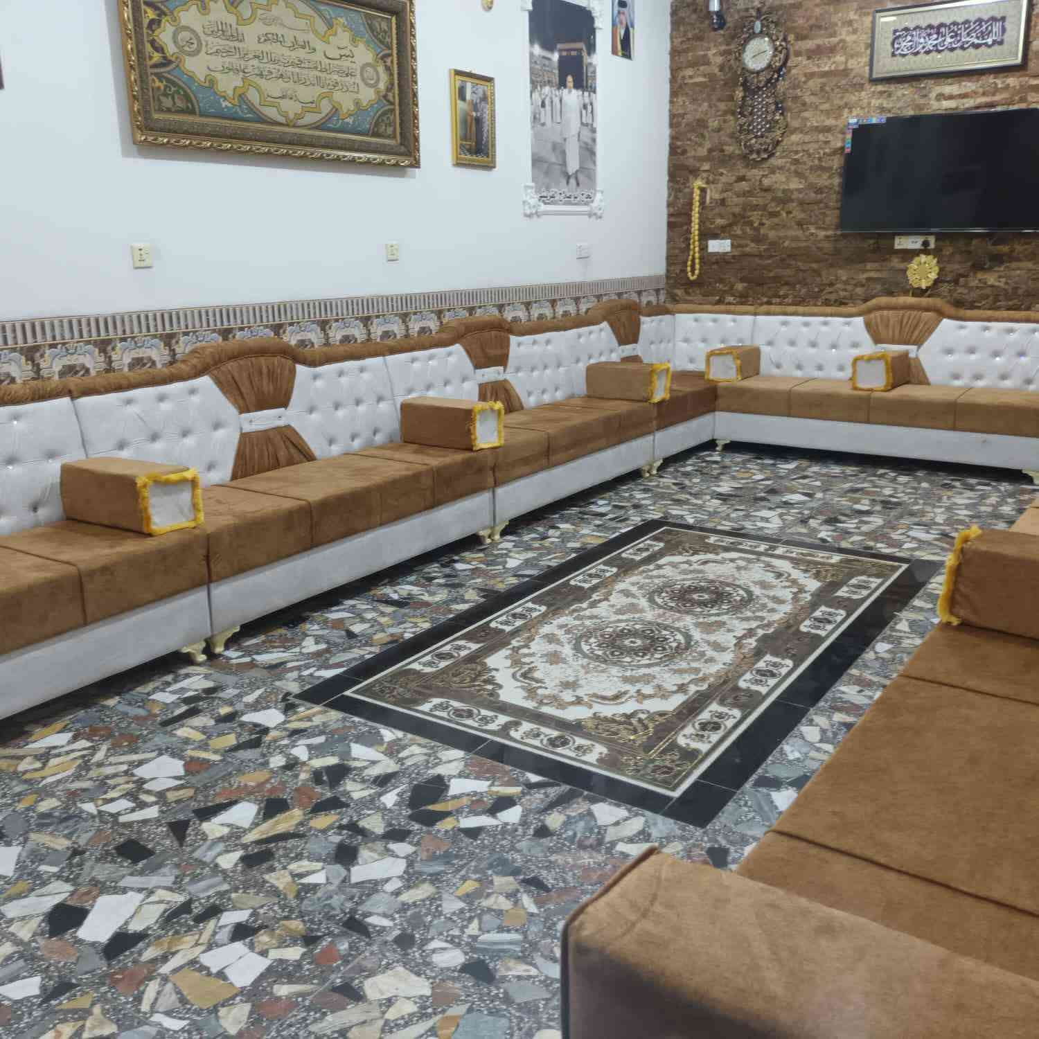 معمل علاء العزاوي التخم والديوان شغل تفصال درجه اول خشب  بلوك اسود وسفنج مميز قماش حسب اختيار الزبوان الاستفسار اتصال واتساب ***********العنوان مفرق السده مقبل حي البكر قرب مخبز بغداد شارع السيد ابراهيم يوجد قسط وتجديد التخم القديم
