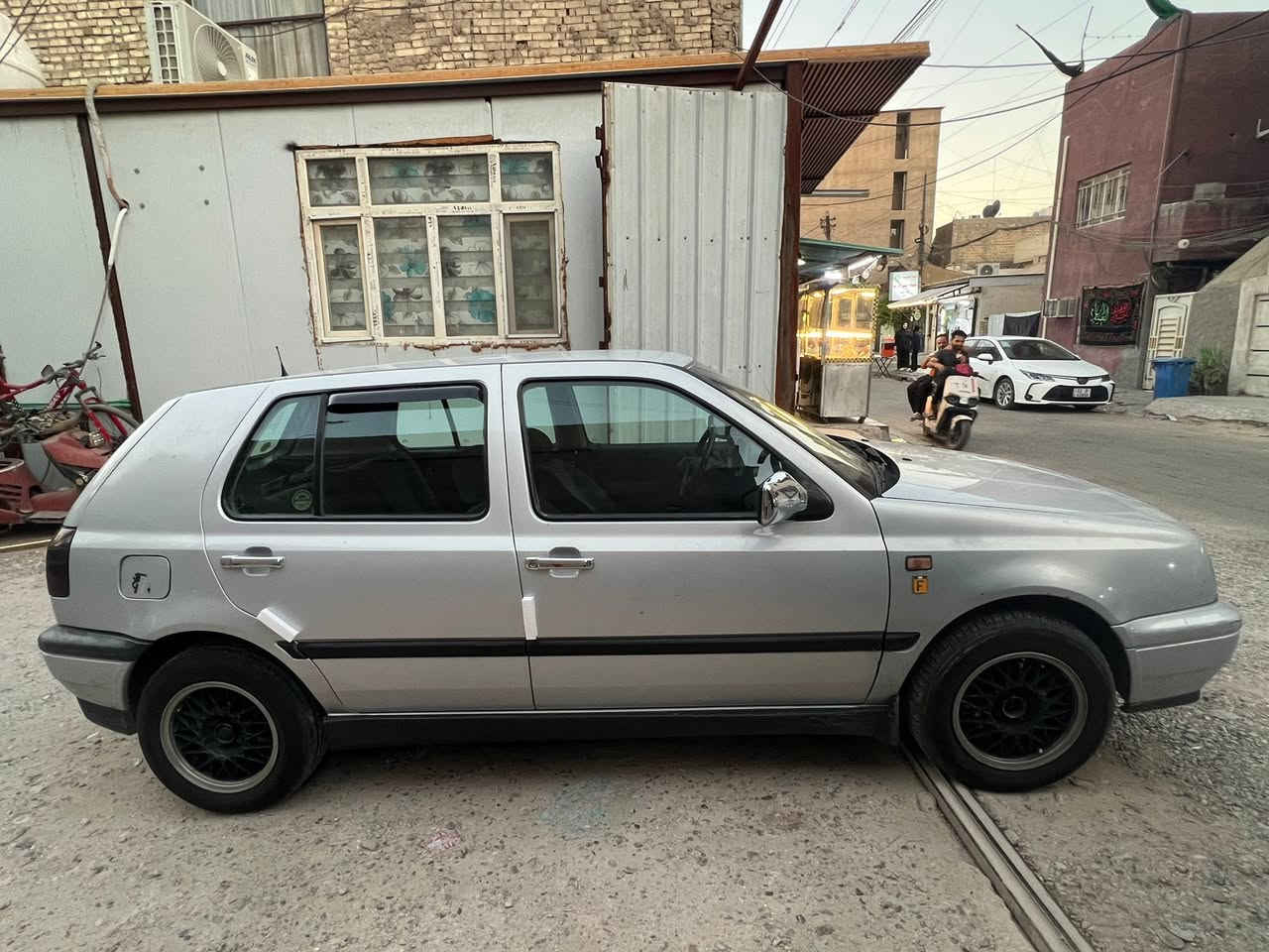 السلام عليكم
كولف 1992 mk3
باسمي محرك 2000 محرك كير تبريد كهربائيات خير من الله صدر امامي امبدله جديد مصارله اسبوع سياره كامله او ميحتاجلها شي او سياره حلوه او كاعده مثل ما اموضح بالصور 
مكاني بغداد الكراده 
السعر ب50 او بيها مجال بسيط 
***********
