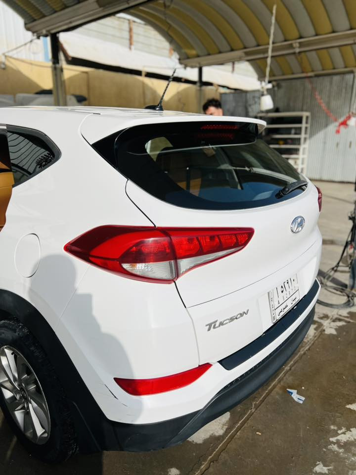 السلام عليكم
توسان 2016 وارد امريكي "ضربتها تخريب" نص فول 

3 انضمة قيادة ماشية 84 الف ميل 

ليبل واحد مامبدل بيها اي قطعة  

بيها رشات صبغ الجاملغ الامامي اليمين واليسار بدون دواخل 

مكفولة من الضربة والتبديل / السعر 120 وبيها مجال 

***********
