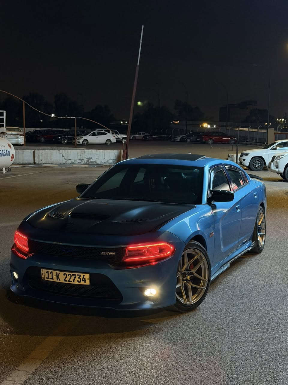 سلام عليكم جارجر
دايتونا (5700) 2018 
للبيع او مراوس  ب موستنك GT 
مواصفات السياره فول فتحه 
مري قلاب رادار نقطه عمياء 
 كشنات خزن ميموري  دايتونا +تدفئه تبريد 
مكينه كير اكسل كفاله  
ستيرن كهربائي +اويل كاج كان +ويل روهانه +تخم تاير + باتري جديد 
لدات لايت متغير + زنون عدسات منضومه جديده    
الحادث صفحة  السايق +باب مبدل  
عليها برمجة طلال ⚡️⚡️ 
رقم الشاصي 
2C3CDXCT9JH289431
سياره جاهزه من كل نواحي 
مكاني بغداد الدورة او الكرادة
والسعر 194 وبيها مجال حبايب💙
*********** 
***********
