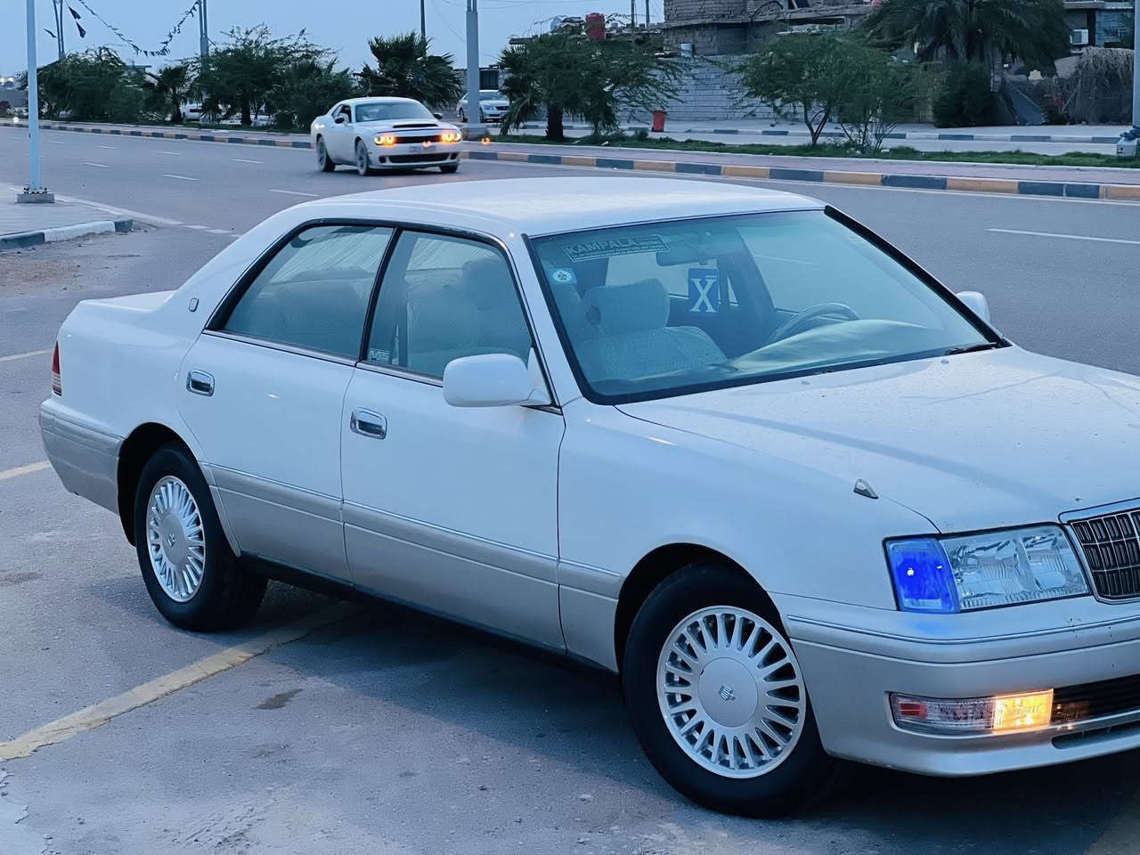 السلام عليكم للبيع راس ثور محزم موديل 1997 
سياره مكفوله من الكص والنقل والضربه القويه 
مكينه وكير 3000 فيشتين جدد تبريد قطعتين 
حداديه تخم تاير كله جديد كهربايات كله شغاله 
رقم بصره انكليزي هزه جديده سنويه لغايه2031
سياره فول مواصفات ماعده الفتحه جنجر 12قرص
 السعر100وبيه مجال مكان السياره البصره باقي تفاصيل ع رقم الهاتف        ***********
