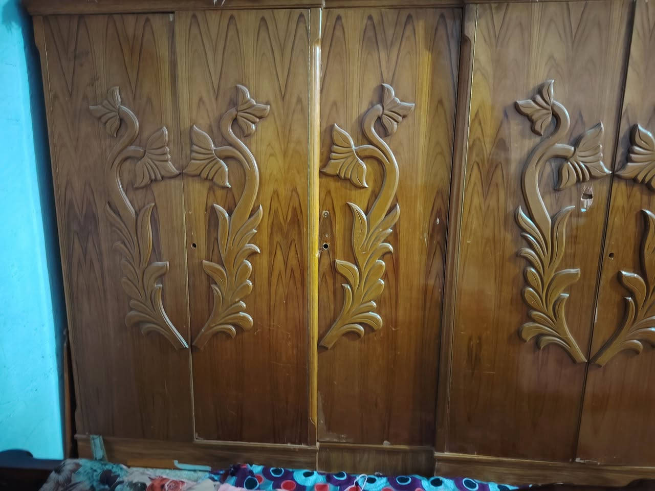 كنتور خمس أبواب للبيع جديد بي ضربه صغيره السعر 250 بي مجال بسيط مراجعه الصفحه او الواتساب متواجد على الرقم ***********وبخدمتكم
