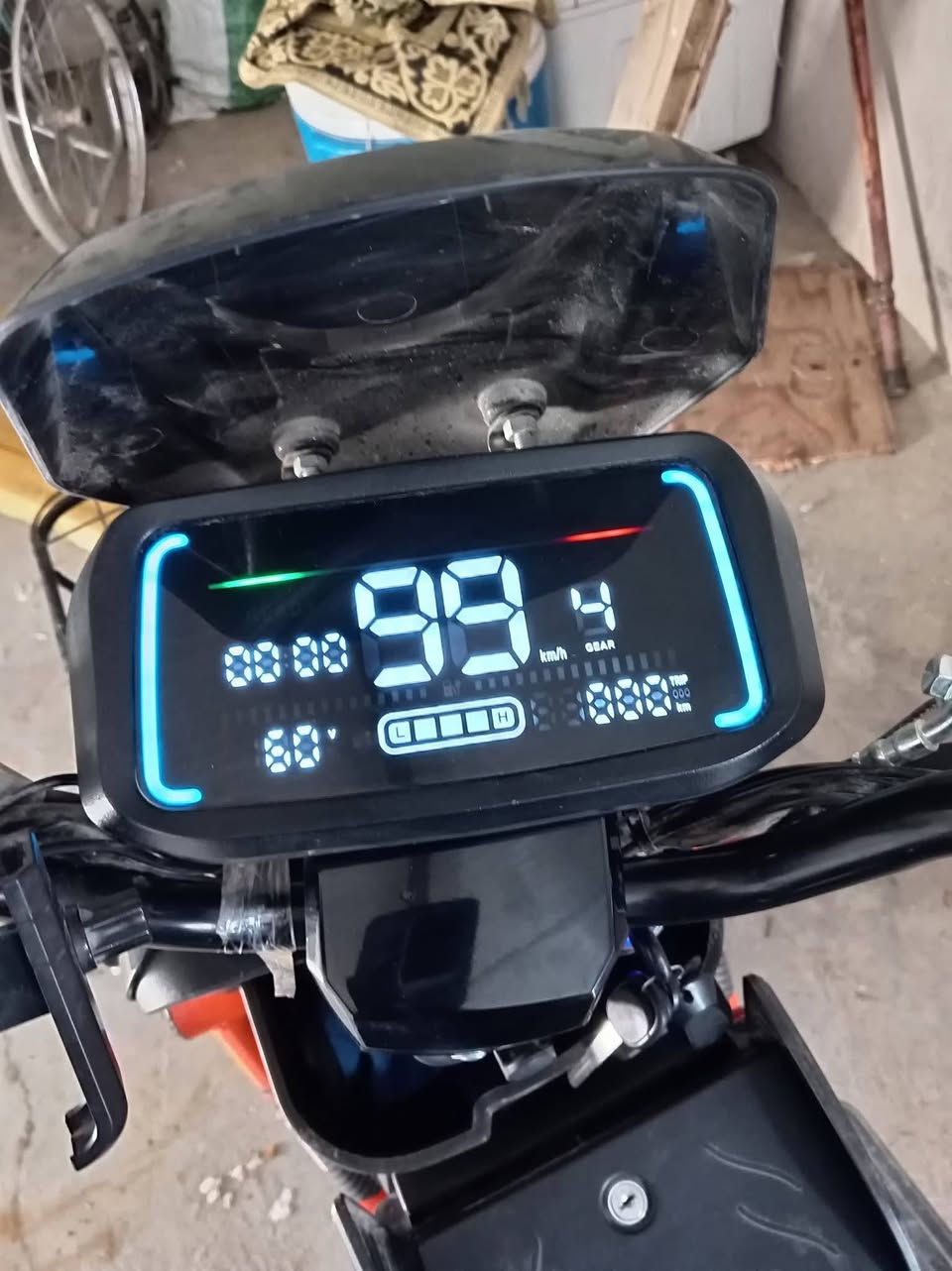 ً
اسلام عليكم دراجه شحن للبيع مواصفات 🔥🔥

شركهH900

موديل 26

لايتات البومه وايه زوج 

اشارات يمين يسار شقالات 

سرعته 99 

الشاشه تقره العطلات و شكد ماشي البايسكل

قوه الملف 2000

هورن شقال 

بلوتوث شقال 

يشتغل اسويج و عن بعد و بصمه شغالات كلهن 

5 بطاريات 

32 انمبير البطاريه الوحده 

سعر 450بي مجال 

رقم ***********

مكان كركوك
