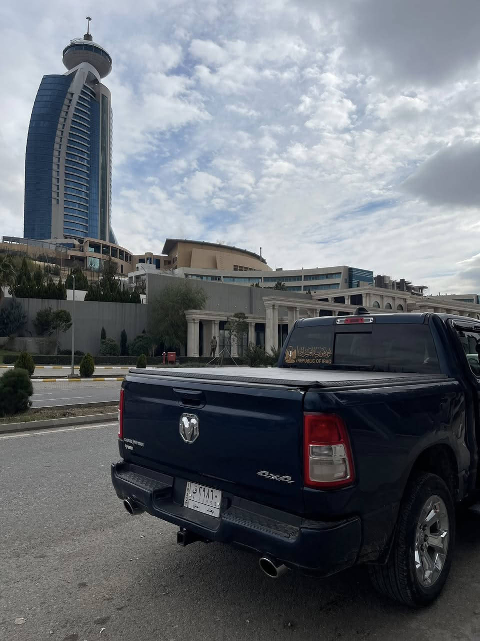 السلام عليكم للبيع رام لون ستار موديل 2021 رقم بغداد محرك 8ايتورك ماشيه 69الف رقم الشاصي بلمنشور لليحب يشوف حادثه مكاني ديالى للاستفسار ***********
