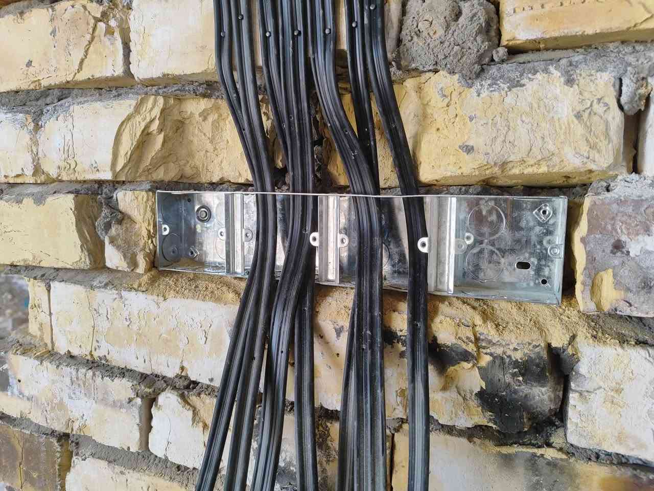 سلام عليكم اشتغل تاسيس كهرباء بوري وسيمنز  وتاسيس ماي ***********
