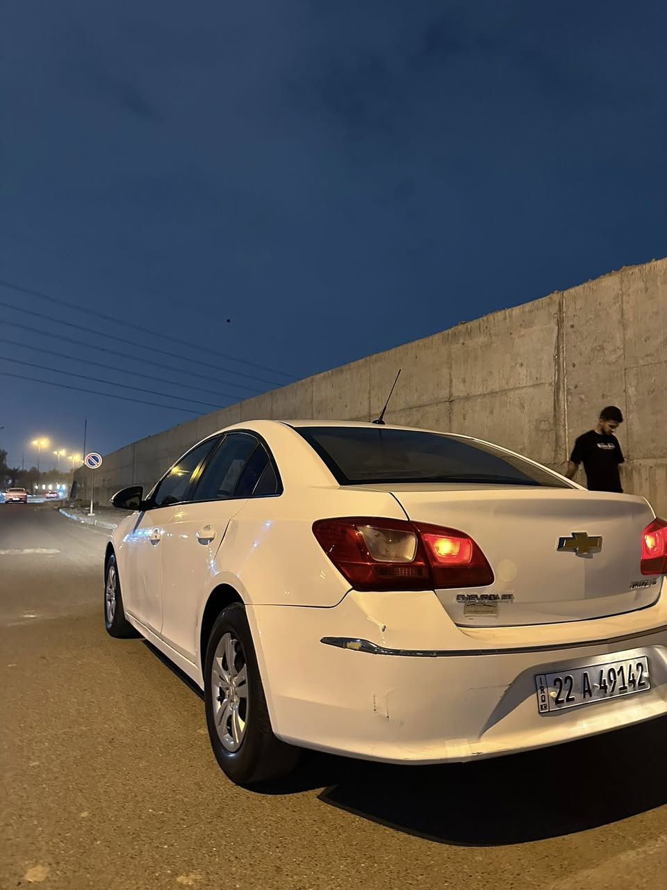 السلام عليكم
للبيع:
شوفرليه كروز 2016
مكينه 1800 رقم اربيل سنويه نافذه لحد 2028 السياره بأسمي  شرط التحويل
بيهه صبغ بدون تعديل شبر خشم الجاملغ اثر شخطه
وبيهه تبديل البابين الخلفيات اثر ضربه خفيفه لان سعر التصليح اغلى من سعر الباب والقديمات موجودات هنه والغراض كاملات
وبيهه رصعات خفيفه 
مكاني بغداد العامريه 
رقم موبايلي : ***********
