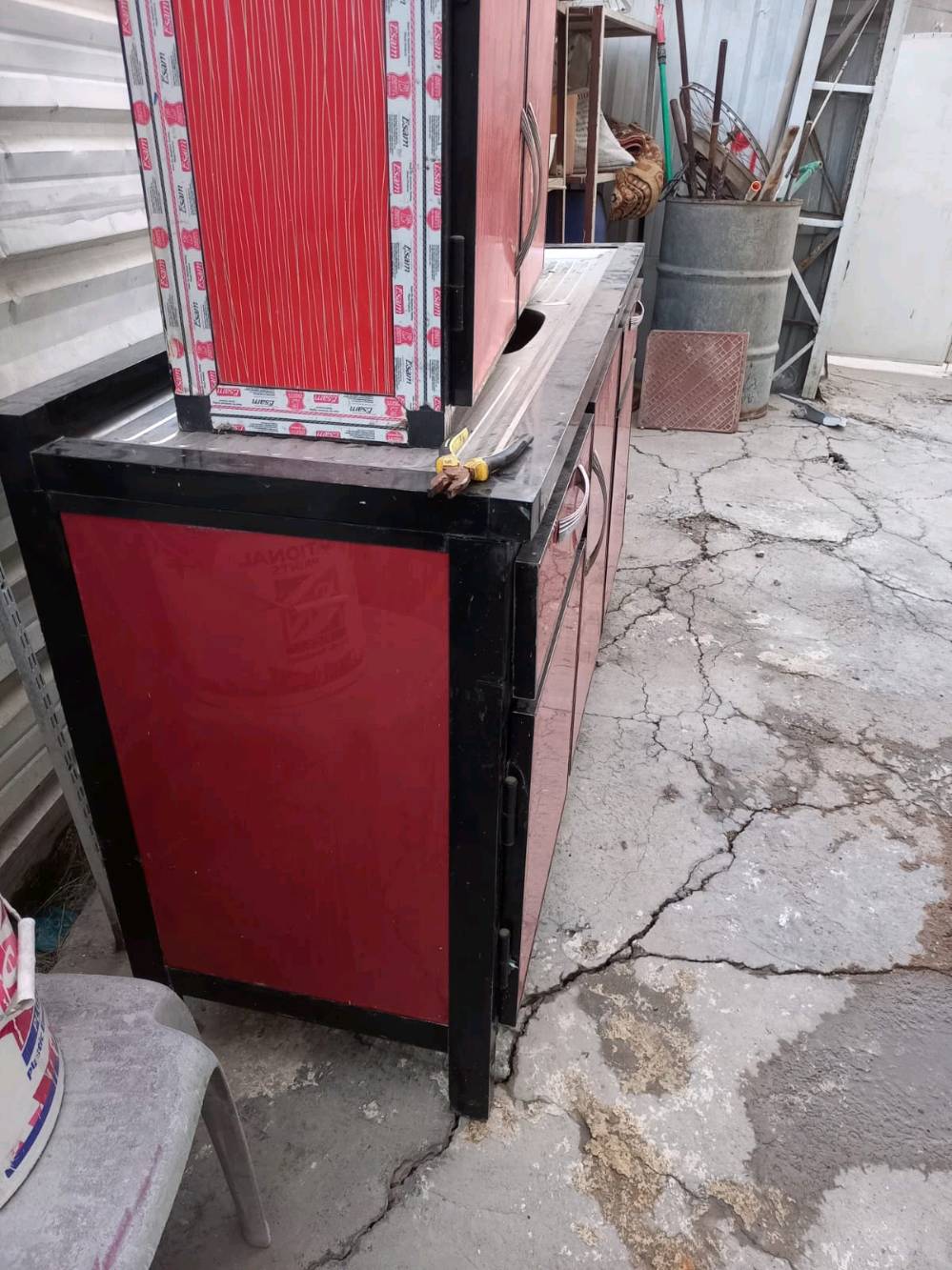 كلش نضيف امانة الله

#كاونتر#سنك#اغراض_مطبخ