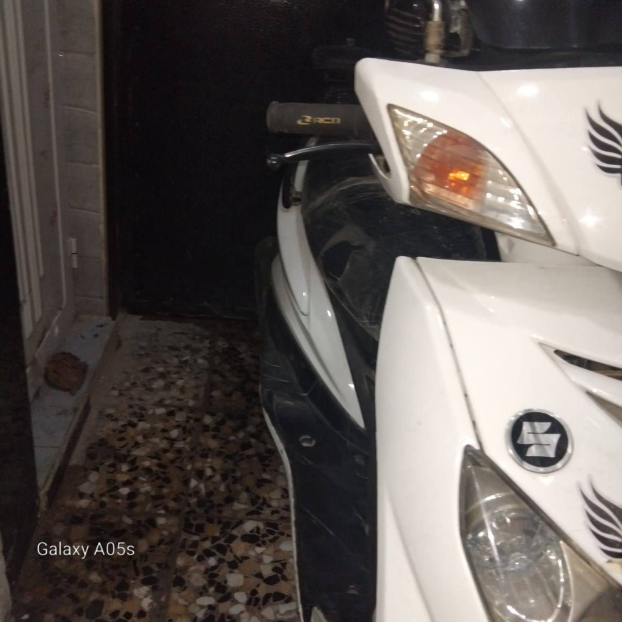 دراجه سكنس فحل مزوده تزويد خارجي المحرك نكره سلف جاهزه من كل النواحي نقص برغي مابيه دراجه ستخدام شخصي دراجه بانزين ودهن فقط ربع متصرف عليه للبيع السعر 650الف بيه مجال قليل بغداد الشعب الاتصال على ***********
