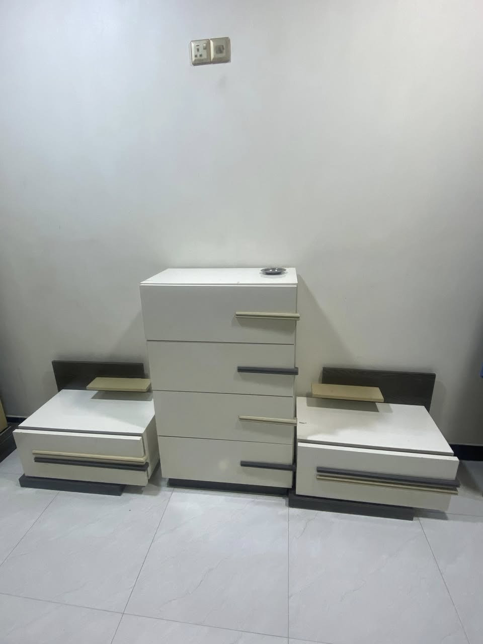 سلام وعليكم غرفه تركيه لبيع 

اول وحده غرفه تركيه ٧ قطع كلشي مابي ٦٠٠ وبي مجال قليل مابيه اي شي بيه نشره 

ثانياً غرفه تركيه جبيره  ٧ قطع بيه هواي خانات ٦٥٠ قفل قفل 

ثالثاً كنتور ٦ بيبان بي هواي خانات رايده ٣٥٠ قفل قفل 

اخوان شراي يجي خاص مو شراي لا يجي يتعب روحه 

العنون نجف حي العداله ***********
