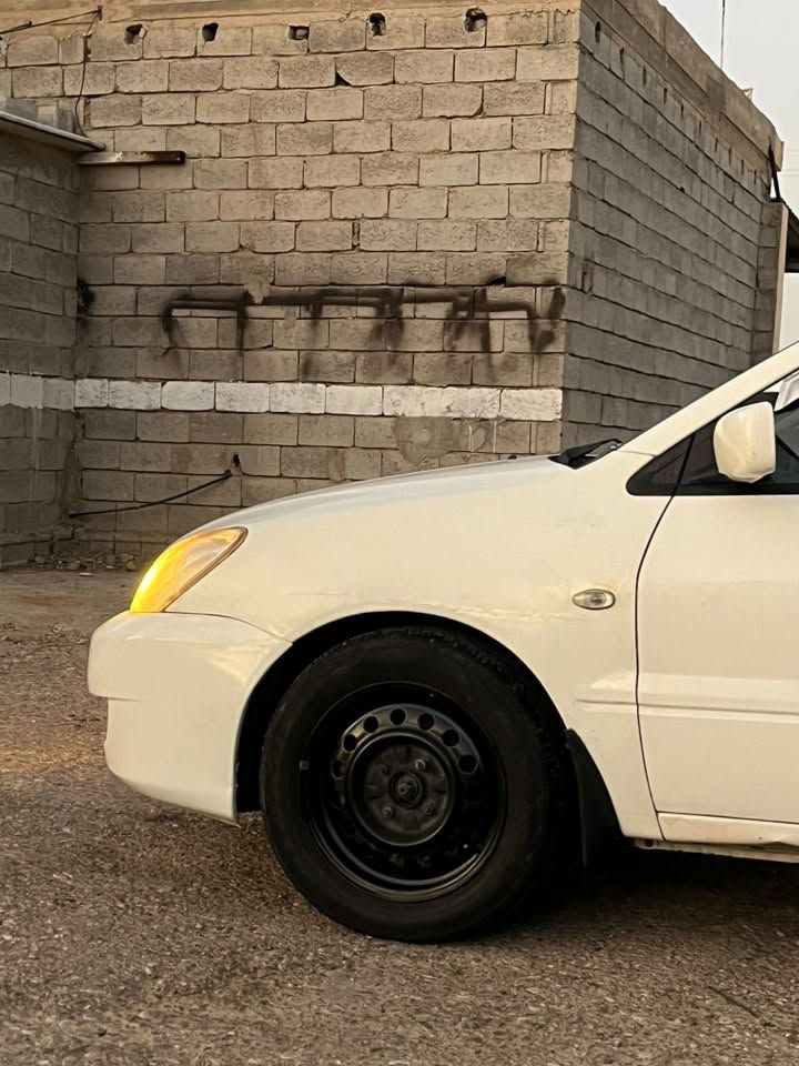 السلام عليكم
للبيع لانسر 2009 
سياره جديدة 
رقم بغداد ب اسمي 
الرقم الجديد مميز 
سنوية 30
كهربائيات كلهة شغالة....
سنتر لوك اربع بوب.....
تبريد شغال ثلج....
تدفئه شغالة نار....
محرك بل كارتون شاده 
كير اوتو بل كارتون شاده 
صدر امامي خلفي جديد....
مشط جديد....
تخم تاير ....
ماناقصها لو برغي نضافه 1ع1
وبعد بيها وهاي شغلات ما ذاكرهن 
بيها بابين مبدلان شرط بلاديات نفس الون 
شواصي لغود كفاله 

السعر ..   ((73)

بيها مجال بسيط للشراي 
***********    
ديالى قضاء بلدروز
