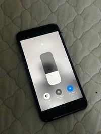 ايفون ٨ بلاص للبيع ذاكره ٦٤ بطاريه ٨٤ جهاز بلادي شحن نت اتصال العاب فو...