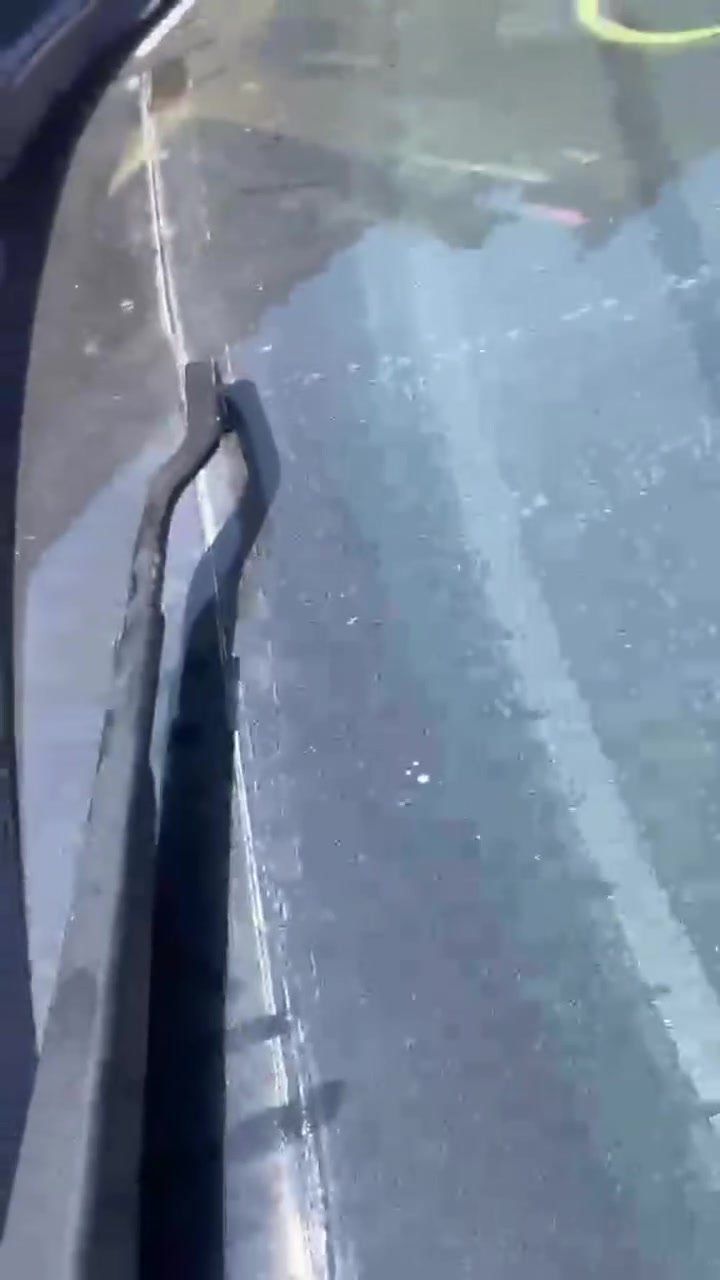 السلام عليكم 
لبيع هونداي النترا 
موديل 25 
حادث كما موضح بالصورة أغلب غراضها بداخله 
بدون دواخل بدون تبديل بدون يرباك 
السياره حالين بعمان 
بمكان المشتري دخالها ذوي الشهداء 
مكاني بابل 
السعر ب112
***********
