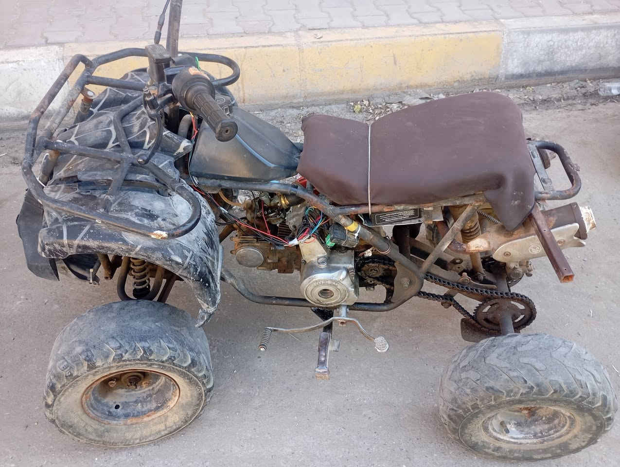 السلام عليكم دراجه رباعيه للبيع السعر 250 وبيها مجال المكان بعقوبه بهرز الاتصال ع الرقم ***********
