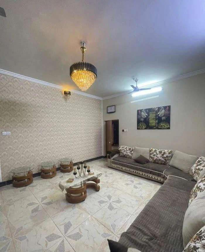 التنومة /حي الجامعة/ الشارع الي بصف شارع المشروع/ مسافة 10 بيوت عن الشارع العام
طابو ملك صرف
200متر
بناء 2010
ترميم سنة2021
طابقين
الطابق الاول استقبال ومطبخ وغرفة وصالة ومجموعة صحية
الطابق الثاني 3 غرف وصالة ومجموعة صحية
البيت بي مخزن كبير جداً
***********
