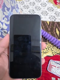 آيفون ١١ • شاشة مكسورة • بطارية ٨١