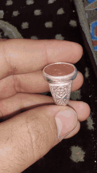 عقيق يماني خط عكسي مشمشي زعفران صياغة جميله جدآ قياس الخاتم 22 عنوان بغداد ***********
