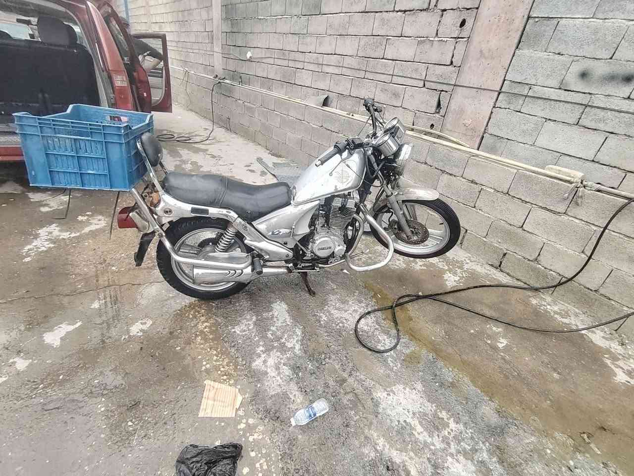 سلام عليكم ديلم لبيع سعر ٣٠٠ وبي مجال مجفت جديد ***********
