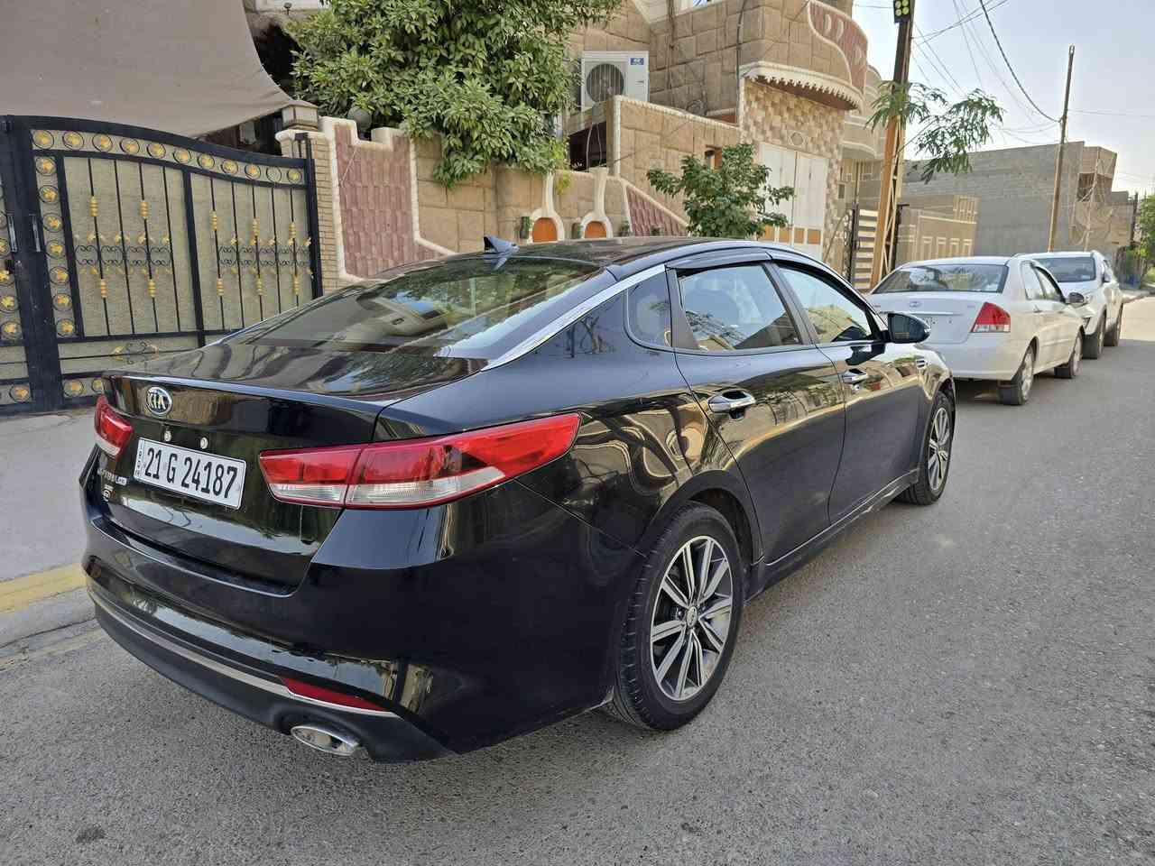 السلام عليكم 
أوبتيما 17 أمريكي fe بس بنيد مبدل بدون دواخل ثلاث وضعيات قيادة ايكو نورمال سبورت كامرة دوارة مانع انزلاق وبعد بيها مواصفات كير محرك مكفول تخم تاير أي نقص ما بيها رقم سليمانية جديد  سعر 122 للاستفسار اتصل ***********
