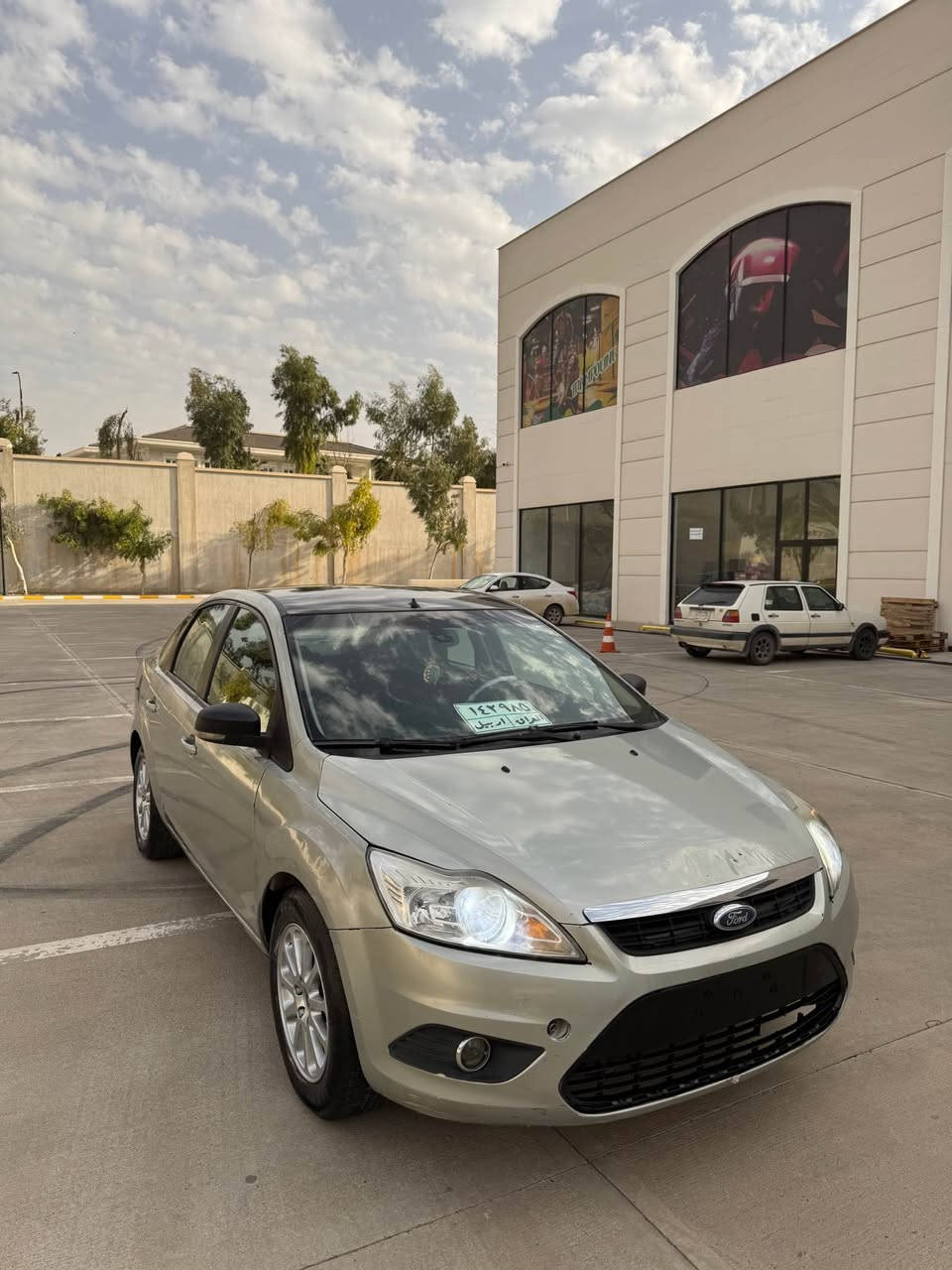 Ford fox 
تێبینی سەیارەکە تەحویل دەکرێ و هیچ کێشەیەکی نیە بەڵام من بە ئەوەلیات دەیفرۆشم لەبەر غەرامە باقی هەمو شتەکی مەزبوتە 
فول مواسەفات 
دەبڵ گێر تۆماتیک و عادی تەبرید سارد گەرم تحدید سرعە ٤ جام ئۆتۆ ئاوێنە ئیشارە تایە و ویلی خاوێنە پێشی کامل زینۆن 
سەیارەیەکی جوان و خاوێنە گێر و مەکینە و کارەبایەتی هەمو گیانی بەشەرت نرخی ٤٥ وەرەقەیە و کەمێک مامەڵەی تێدایە أربيل, العراق


**إذا كنت صاحب هذا الإعلان وتريد حذفه لأي سبب، رجاءا أرسل رسالة إلى الدعم الفني**