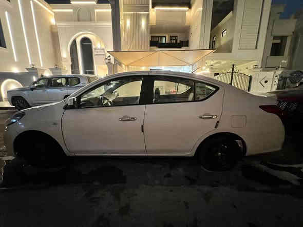 نيسان سني موديل ٢٠١٩ 
صبغ جاملغ خلفي  
السعر ٩٧ ورقه 
للاستفسار الاتصال 
مكان السياره بغداد 
***********
