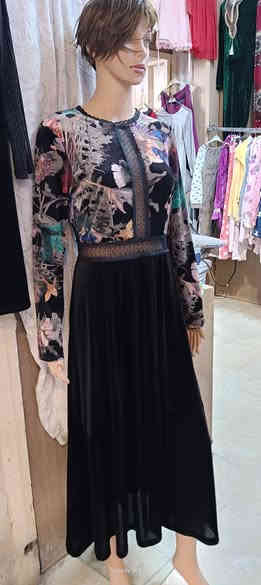 وصول وجبة جديدة 🙋 دشداشة نسائي 👘 بشت خليجي 
فستان مناسبة 🔥 موديلات جديدة 🌹 
مع كسر بالات جديدة اليوم الاثنين الساعة 👈 4 عصرا 
عنوان المجمع سوق الميثاق مجاور خياط البزاز قبل نهاية السوق للاستفسارالاتصال على الرقم ***********📞 أو على الوات ساب 📱🌹🌹 وأهلا وسهلا بزبائننا الكرام 🌹
