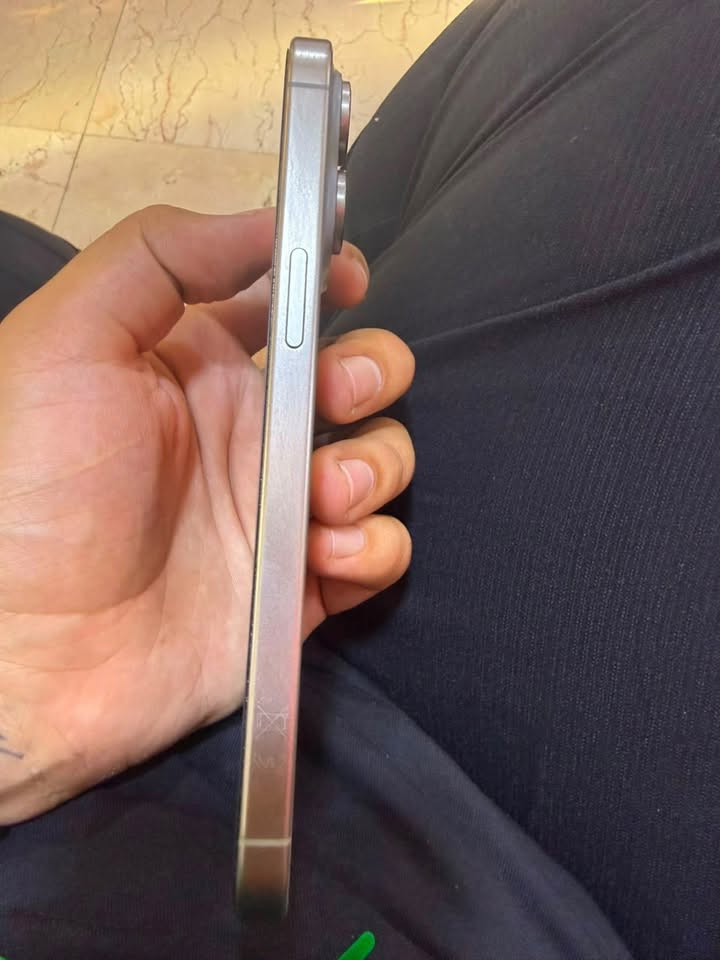 لسلام عليكم خواتي 
١٥ برو ماكس 
جهاز نضيف وجديد 
الذاكره ٢٥٦
بطاريه ٨٥
وتر بروف
نضافه ٩٠/١٠٠
ماويا غراض 
افحص وين متريد 
مكان بغداد الحبيبيه
السعر ٩٧٠
***********
