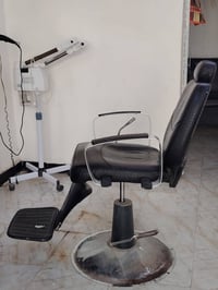 كرسي حلاقة • حله وردي • معدات صالون