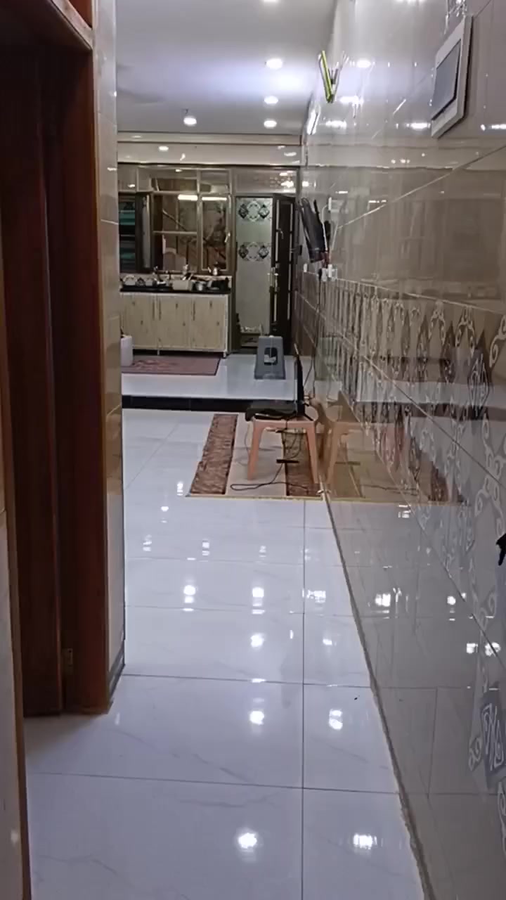 السلام عليكم
بيت طابو زراعي سند 25 منطقة البلديات- شارع المصرف ضياء الحلفي
البيت يبعد خمس افرع عن الرسمي  ومقدمين على معاملة تطويب
مساحة البيت 100 متر 5×20
البيت مسلح وكامل من فوك ليجوة وبناءه حديث2020 
البيت عبارة عن طابقين ونص صالة جبيرة واستقبال  وحوش الطابق الثاني غرفتين سويتات مثل ما موضح بالفيديو بالاضافة للطابق الثالث بي غرفة ايضا سويت وسطح وبيتونة
 وخدمات المنطقة من تبليط ومي ومجاري تجي وتشوف بعينك،المنطقة كلش راقية وما ناقصها اي شي
"***********"
‏ "***********" ‏ 
للاستفسار ذن ارقامنه
