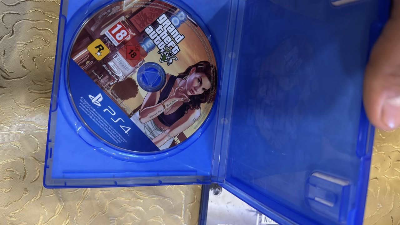 السلام عليكم 

بلي فور فات للبيع
ملحقات كاملة ( جوستك و كيبل Hd و كيبل تشغيل )
الجهاز نضيف كلش لا مصلح ولا داخل صيانة
الجهاز ويا جوستك nacon احترافي 
و كراند 5 
  و رينبو النسخة الكاملة
و قطعة سماعة 
الجهاز مدخل الاقراص بي يشتغل بس يحتاج تنضيف 

السعر مع الغراض الاضافية 230 و بي مجال 
العنوان بغداد سيدية 
رقم ***********
واتساب موجود 
لا يوجد توصيل
