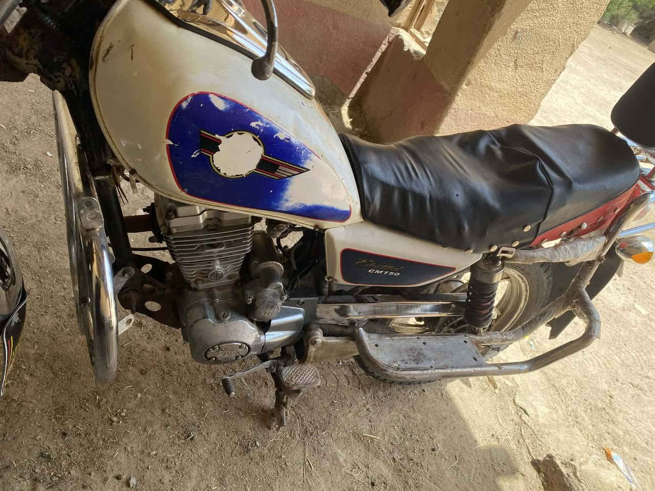 سلام عليكم نضيف وفول كلش استخدام شخصي
دراجه تايموته كلك مديل 18 مكفوله كفاله عامه من الطول لطول  كرهبائيات شغاله سلف هندر الف دينار ماذب عليه.مكاني قرب جامعه الشطره السعر 300 وبيه مجال ( ***********)
