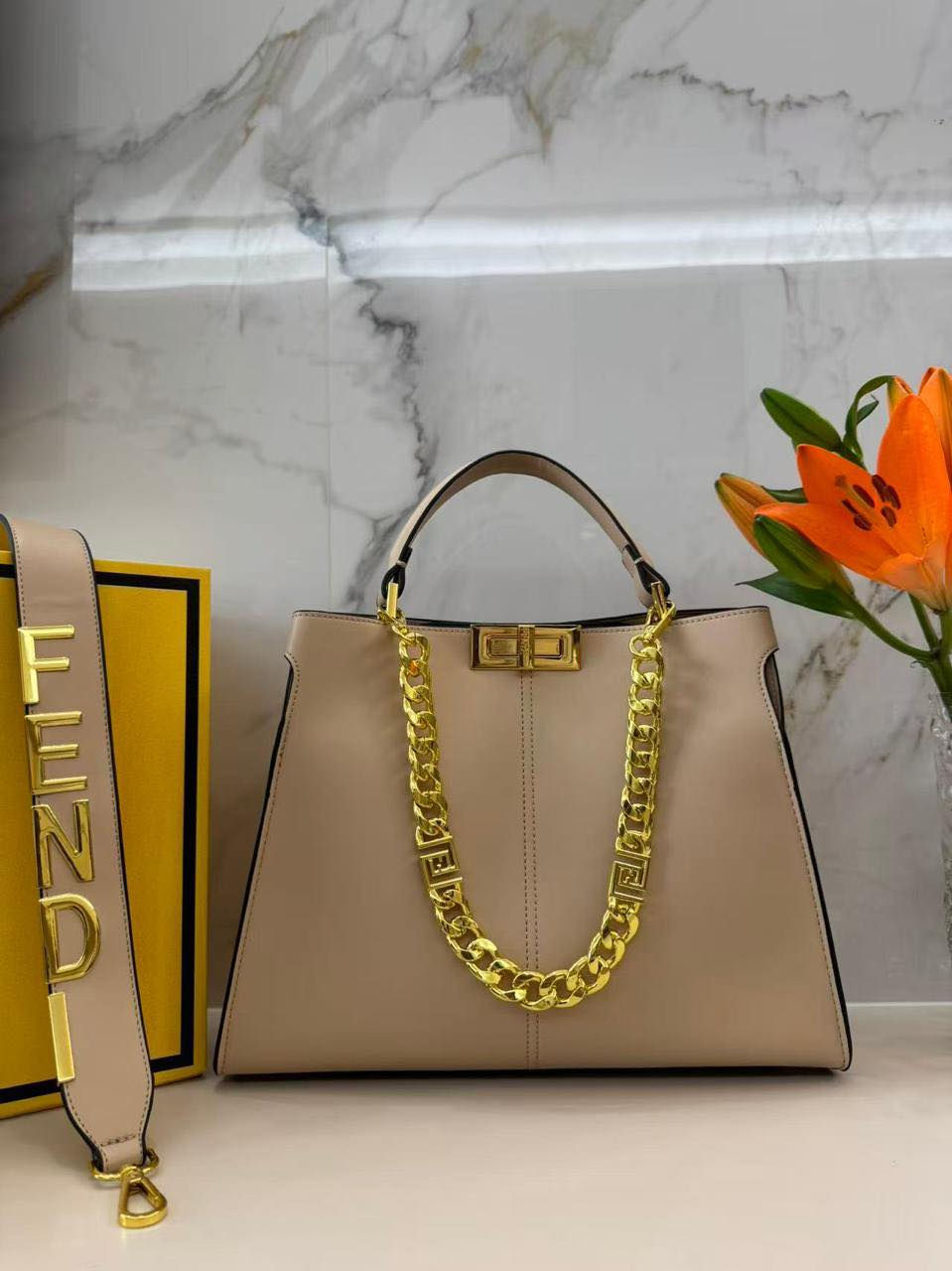 أناقة لا تُقاوم مع حقائب فندي ✨
تصميم فاخر يضيف لمسة فخامة لكل إطلالة.
احملي التميز في كل خطوة 
حجم 42 سم جلد ممتاز ماستر كوالتي مع اختام من الداخل والخارج بالاضافة الى اكسسوار ذهبي طلاء ثابت
للحجز الاستفسار مراسة الخاص
يوجد توصيل بغداد وكافة المحافظات


**إذا كنت صاحب هذا الإعلان وتريد حذفه لأي سبب، رجاءا أرسل رسالة إلى الدعم الفني**