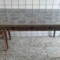 ميز طعام • نضيف • وبي مجال