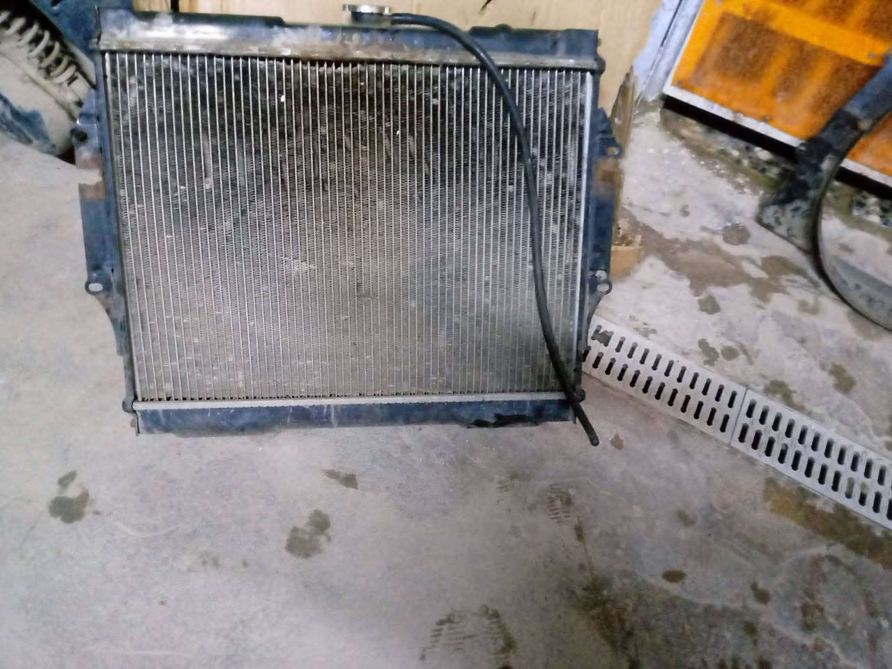 مرخصة مدير الكروب.
راديتر مكينه كالوبر بلاديه نضيفه كلش مع الحاضن البلادي. 
الرقم ***********.العنوان بغداد مدينة الصدر  . 
السعر خاص.
