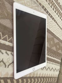 ايباد ٧ للبيع نظيف كلش و قلم ايباد الاصلي مال الوكالة تريدهن اثنينهن ا...