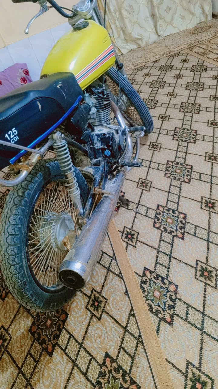 سلام عليكم دراجه البيع كلك كلك دراجه مكينه نامه قديم توني مبدل والفات وتايرات جديد كشن جديد تانكي دراجه تخبل مكان ناصريه السعر 300 وبيها مجال قليل


**إذا كنت صاحب هذا الإعلان وتريد حذفه لأي سبب، رجاءا أرسل رسالة إلى الدعم الفني**