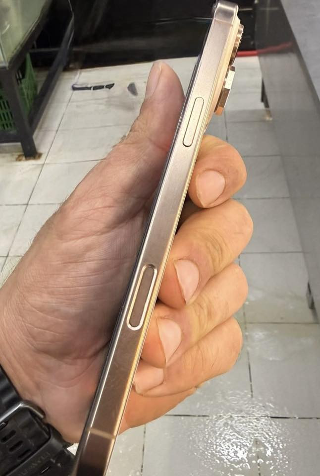 ايفون 16 برو ماكس ذاكره 512 بطاريه 92 فقط لوك الجهاز حاله حال الجديد من كد مانضيف وتر بروف ميعبر هوا كله نورمال وتفحص وين ميعجبك نضافه فول كانما فاتحه من الكارتونه %100 مغلف ppf لون مميز وبي قطعه اصليه من ابل .🤍 مراوس ويه ايفون 17 برو ماكس 
***********
