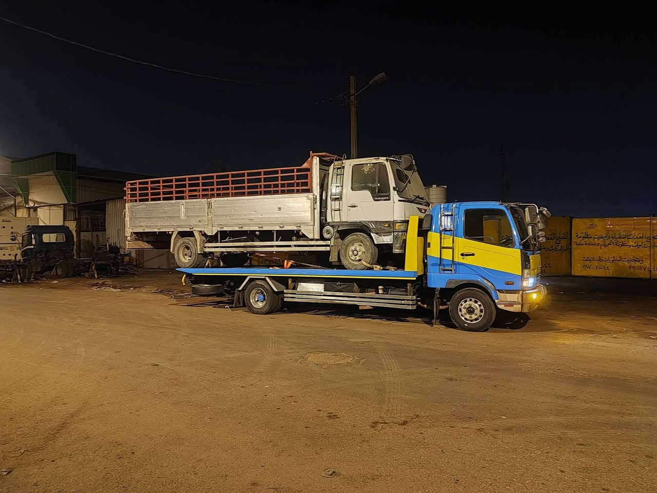 السلام عليكم  سطحه موديل 2000 رقم بصره كرين نقاذ بلسنويه بدي نزال 3جكات مكينه حاويه 24لاتنقيص ولاتبخير  باكيت تخم تاير ويل كب تبريد دوشمه كهربائيات حداديه شيطان وره وكدام بأسمي***********طول البدي سته وربع بيهه باج هياب شاصي مكفول وقاره مكفوله وبدي جديد
