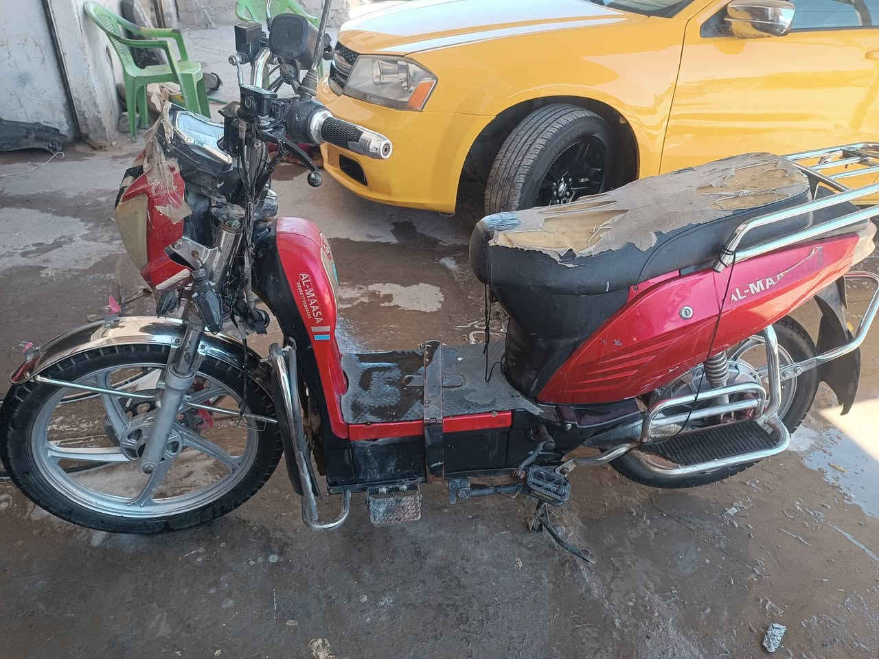 السلام عليكم هارلي للبيع بس بي بطاريات ثنين منفوخات بس شغال ويمشي سعره 225.رقمي ***********

