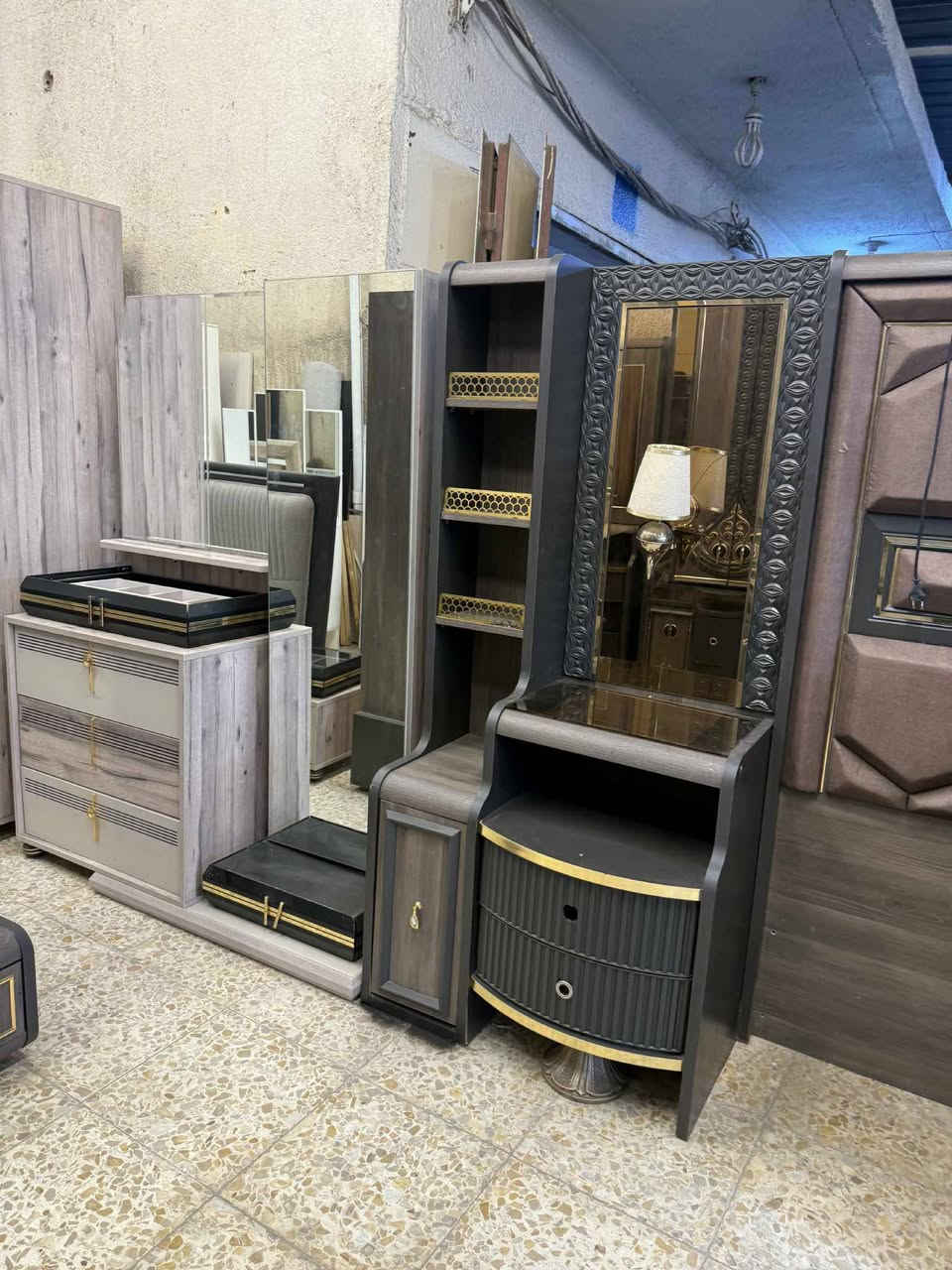 @إشارة ✨ غرفة تركي  اصلي صبغ حراري مودرن 10 قطع ✨
نظام أبواب   بروفايل فاخر
سرير مخزن جك 
 ضهر بلوك
 جام ليزري برونزي أنيق 
 قماش وتر بروف أصلي
 سرير مخزن جك 
✨ نظافة 99/💯 
🚚 شد ونقل مجاني داخل بغداد
📦 توصيل للمحافظات بأسعار رمزية
للحجز اخذ سكرين وتفضل خاص✨


**إذا كنت صاحب هذا الإعلان وتريد حذفه لأي سبب، رجاءا أرسل رسالة إلى الدعم الفني**