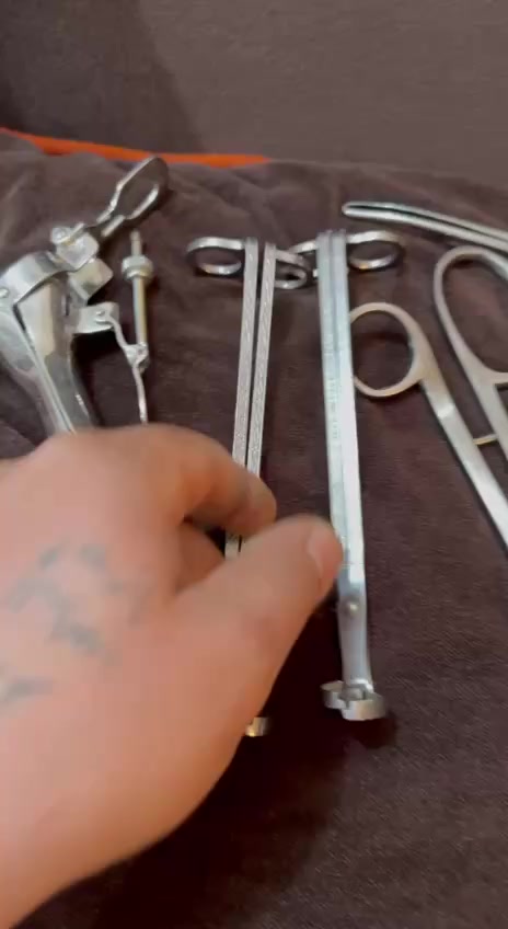 أدوات مال مطهرچية ومال جراحة قديمة متكونة من 6 قطعة الكل فولاذ أبيض مقاوم للصدء ستل ستيل
*********** بغداد يوجد توصيل
