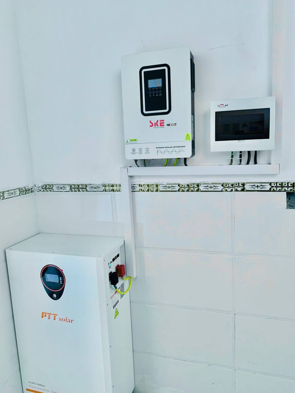 بفضل الله وبحمده قامت كوادر شركتنا (شركة المهندس للطاقة الشمسية) بنصب منظومة طاقة شمسية منزلية لأحد زبائن شركتنا
العرض الاقوى تحطيم الاسعار 🔥 🔥 🔥 🔥 🔥 🔥
العرض الاول 🔥 🔥 🔥
السعر : 4،000،000 نقدا
السعر : 5،000,000 قسط 
القسط الشهر 277 الف فقط
القدرة : 15 نهاري و 15 ليلي 
الألواح: 620 واط ضمان 15 سنة  عدد7
البطارية: ليثيوم حجم 15 كيلو واط ضمان 5 سنة
الانڤيرتر :  حجم 6 كيلو مع واي فاي مدمج ضمان 2 سنة 
العرض الثاني 🔥 🔥 🔥
السعر :  3,500,000 نقدا
السعر :4,500,000 قسط
القسط الشهري250 الف فقط
القدرة : 10 نهاري و 10 ليلي 
الألواح: 610 واط ضمان 15 سنة  عدد 5
البطارية: ليثيوم حجم 10 كيلو ضمان خمس سنوات
الانڤيرتر :  حجم 6 كيلو مع واي فاي مدمج ظمان 2 سنة
العرض الثالث 🔥 🔥 🔥
السعر : 2.750،000 نقدا
السعر : 3,750,000 قسط 
القسط الشهري 208 الف فقط
القدرة : 10 نهاري و 7 ليلي 
الألواح: 620 واط ضمان 15  سنة عدد5
البطارية: ليثيوم حجم 7 كيلو ضمان خمس سنوات
الانڤيرتر : حجم  4 كيلو ضمان 2 سنة 
العرض الرابع 🔥 🔥 🔥
السعر : 2،250،000 نقدا
السعر : 3,250,000 قسط
القسط الشهري 180 الف فقط
القدرة : 8 نهاري و 5 ليلي 
الألواح: 620 واط ضمان 15 سنة  عدد 4
البطارية: ليثيوم حجم 5 كيلو ضمان خمس سنوات
…………………………………………
المنظومات الحامضية  
العرض الاول  🔥🔥🔥
السعر: 2.400.000 نقدا 
السعر: 3.150.000 قسط 
القسط الشهري 210 الف فقط 
القدرة: 9نهاري و6 ليلي 
الالواح : 620 واط ضمان 15 سنة عدد 4 
البطارية: اوكايا 200امبير c10 عدد 2 ضمان 1 سنة 
الانڤيرتر : حجم 4.2KW ضمان 1 سنة 
العرض الثاني 🔥🔥🔥
السعر: 1.550.000 نقد 
السعر: 2.250.000 قسط 
القسط الشهري 150 الف فقط 
القدرة: 7 نهاري و 3 ليلي 
الالواح: 620 واط ضمان 15 سنة عدد 3 
البطارية : اوكايا 200 امبير c10 عدد 2 ضمان 1 سنة 
الانڤيرتر : 4.2KW ضمان 1 سنة 
 #شركة #المهندس #للطاقة #الشمسية 
كركوك - الحويجة - شارع المشاتل قرب جامع كامل الحاج صكر مجاور شركتي الدليان والصبحي للحجم والعمرة 

***********

للحجز و الاستفسار
مدير شركة المهندس للطاقة الشمسية  
ربيع سامي الجبوري 
⁨ ***********
مهندس سعد 
***********
انور الفرحان 
مدير المبيعات 
***********
مهندس الصيانة 
عزيز الفرحان 
***********
 عمر الفرحان 
***********
