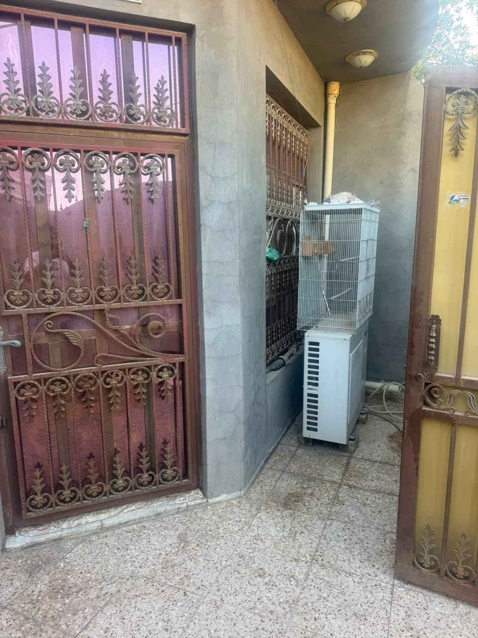 دار سكن طابو صرف مساحه 125 بناء حديث 
طابق واحد بناء طابوگ غرفه نوم هول مطبخ 
استقبال مجمعات صحيه كراج سياره 
ارضيه مرمر جدران سيراميك خدمات 
مي كهرباء شارع مدارس بصفك 
ابو غرق حي الحسين قريب من شارع حله كربلاء 
الأستفسار الأتصال 
***********

‭***********‬
#الدار_المعموره_للعقار 
ملاحظه//من لديه عقار ويرغب بالبيع مراسلت الصفحه او الاتصال
