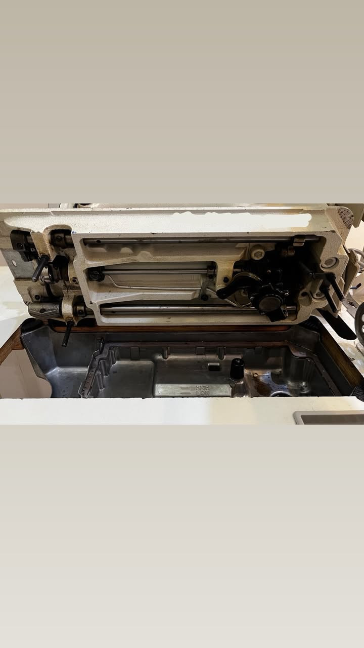 السلام عليكم ورحمة الله وبركاته 
للبيع جهاز مكينة مال خياطة نظيفة جداً قليل الاستخدام 
نوعية جيمسي فقط فيه ملاحظة صغيره فقط يحتاج تبديل سن ومأشر عليه في الصوره
السعر 250 الف بيه مجال 
رقم الهاتف ***********
العنوان كركوك
