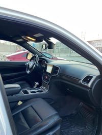 جراند شيروكي • ٢٠١٧ • حادث خلفي