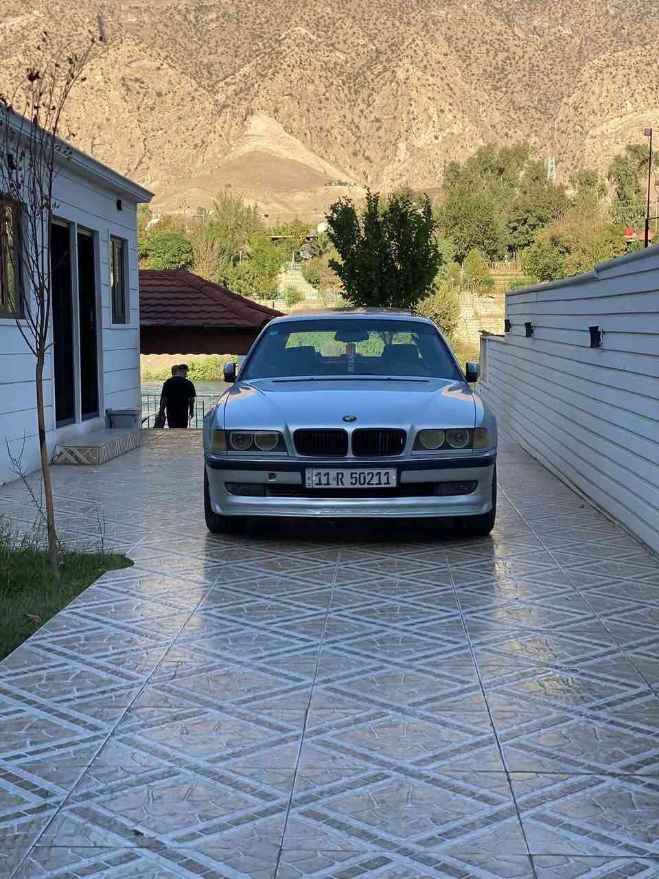 سلام عليكم 
BMW e38 728 1998
سيارة فول مواصفات 
مصبوغة عام بدون حادث 
بدون نواقص 
تبريد ثلج 
مكاني بغداد 
السعر ٨٩ ورقة
رقم بغداد 
سنوية بسمي تحويل ثاني يوم
للاستفسار 
***********
