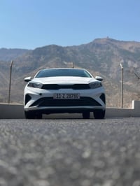 كيا فورتي 2023 دخول 2025 استيراد على ايدي حادث خلفي بسيط مرفق بالصور  ...