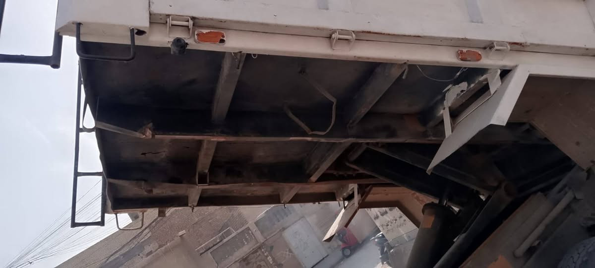 السلام عليكم نيسان كلابي 2طن بلادي   مكينه  بيه  بخار موديل 1992  رقم دولي ديالى  سنويه  جديده لسياره جاهزه  شاصي مكفول تخم تاير  لسعر 80 بيه مجال ***********
