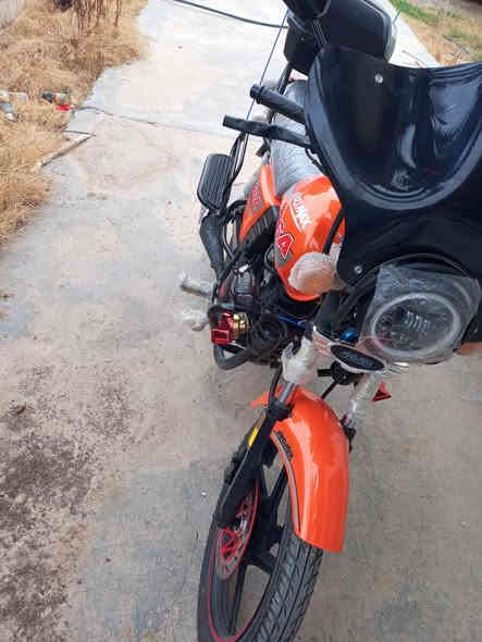 السلام عليكم 
دايوان موديل 26
الدراجه جديده بعدها صار 15 يوم من طالعه من الشركه 
كامله مكمله 
ماشيه 3000
اوراق كامله 
السعر 1850 وبيه حك الجيه
*********** واتس اب 
راسليني وسهله
