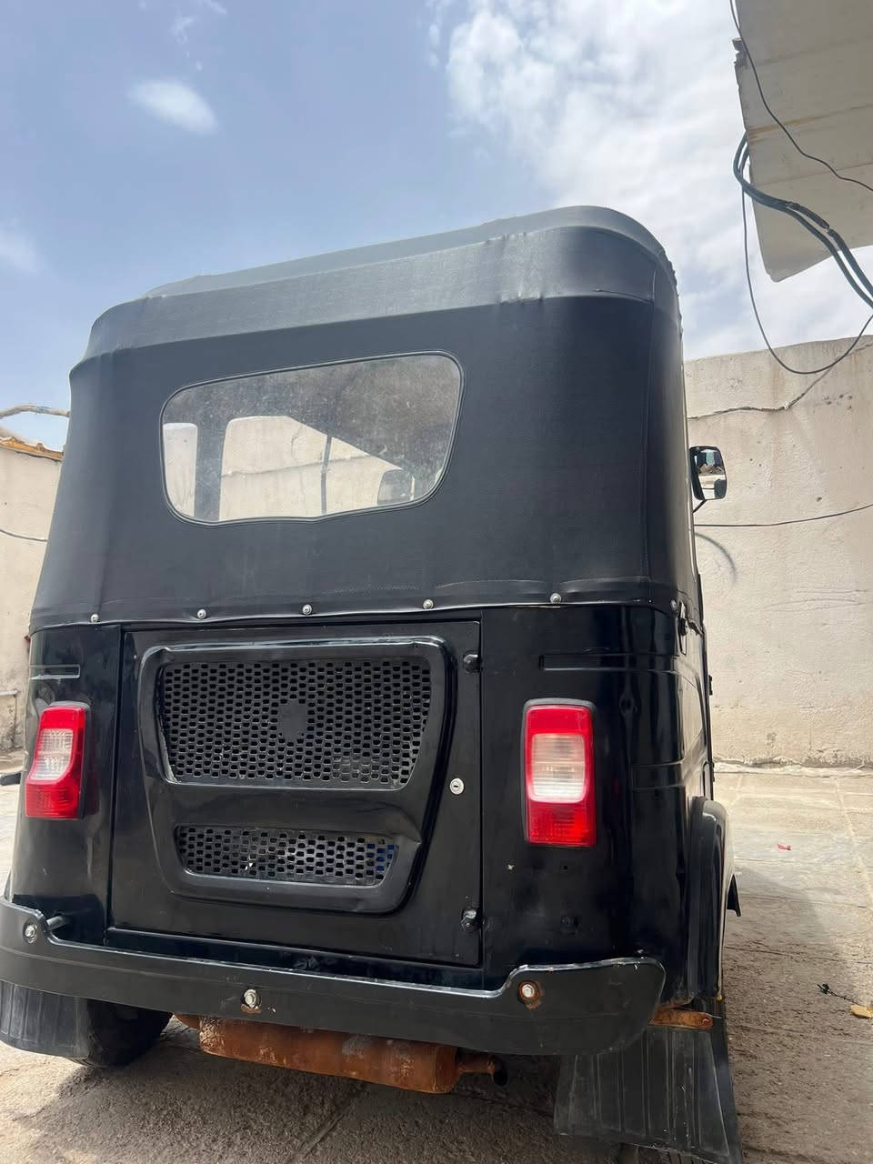 سلام عليكم تكتك البيع مديل 22وراق صوليه وراق عماره البدي مكفول العنوان بصره حي الحسين الستفسار رقم ***********
